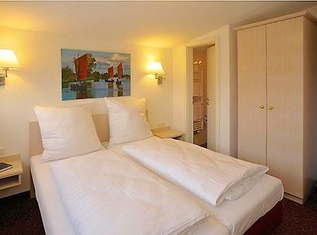Hotel Hesse Шенефельд Экстерьер фото