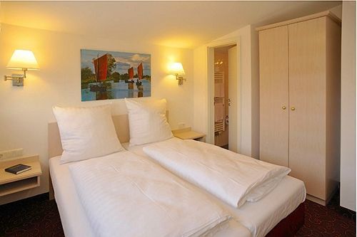 Hotel Hesse Шенефельд Экстерьер фото