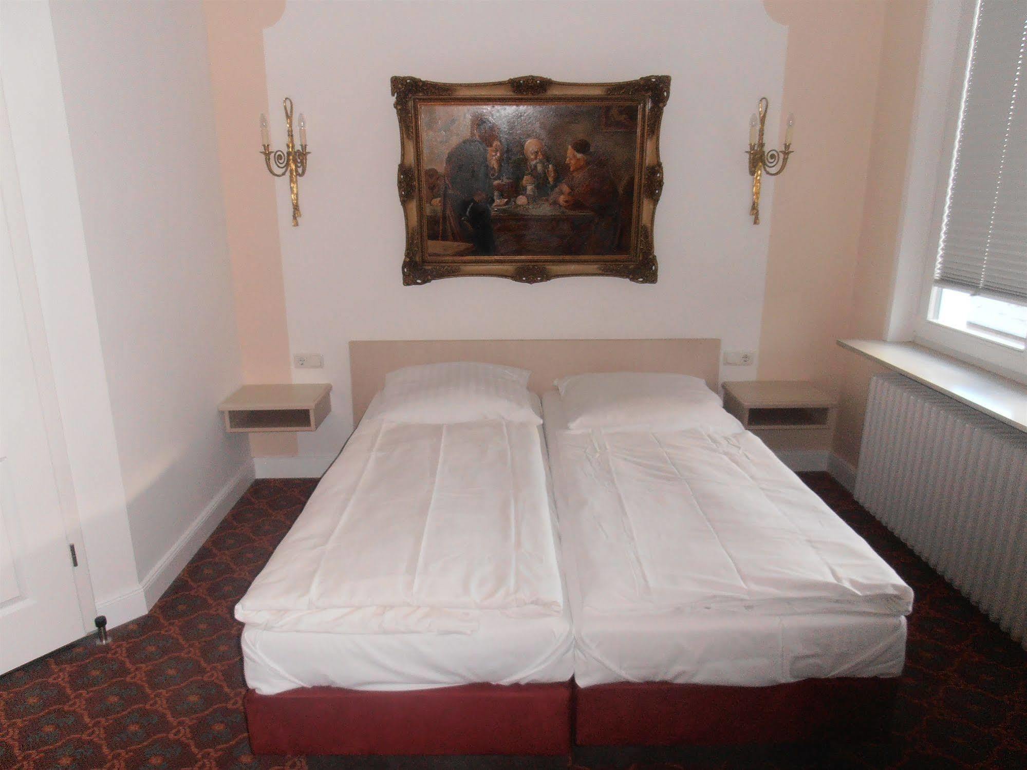 Hotel Hesse Шенефельд Экстерьер фото