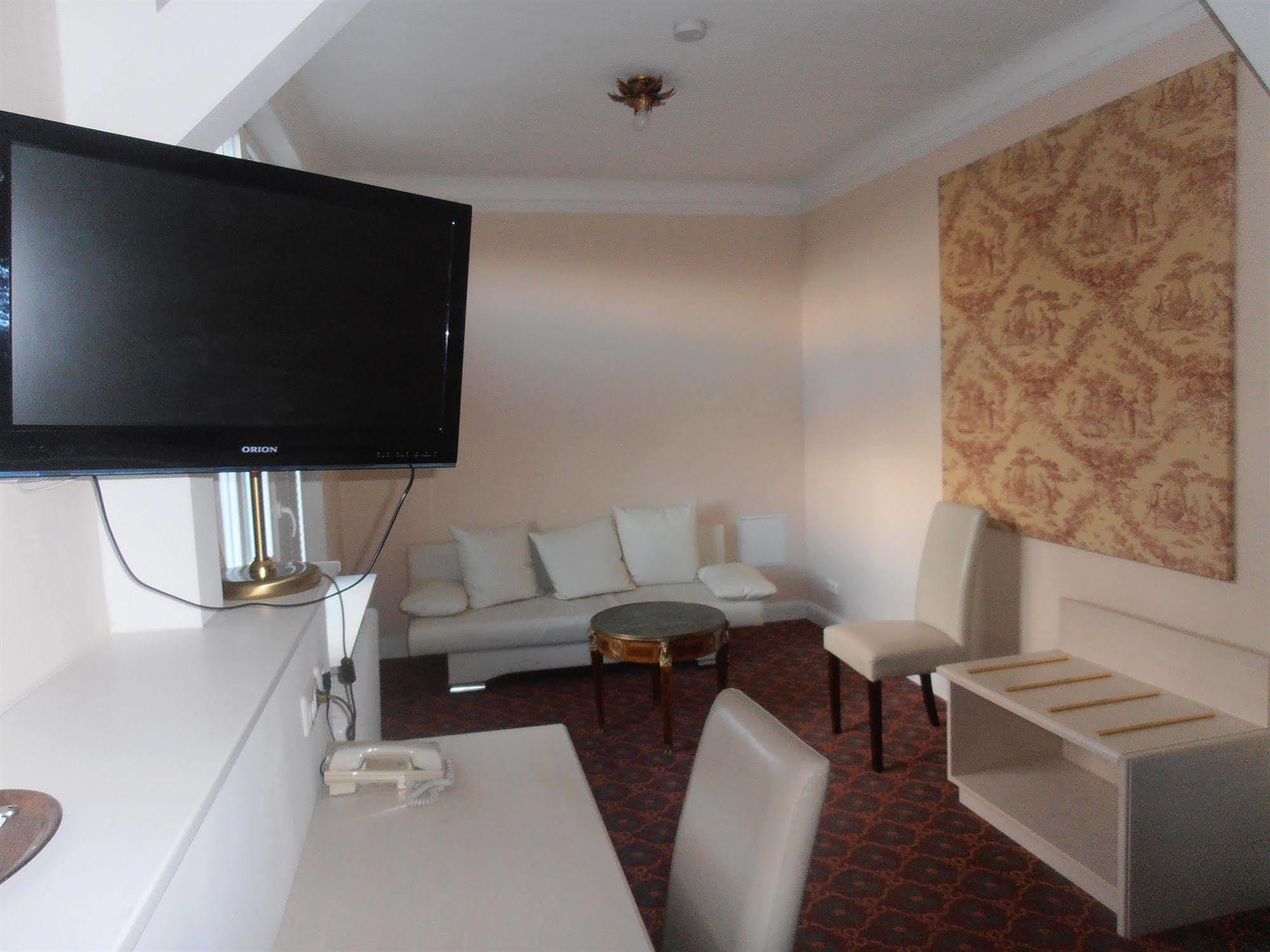 Hotel Hesse Шенефельд Экстерьер фото