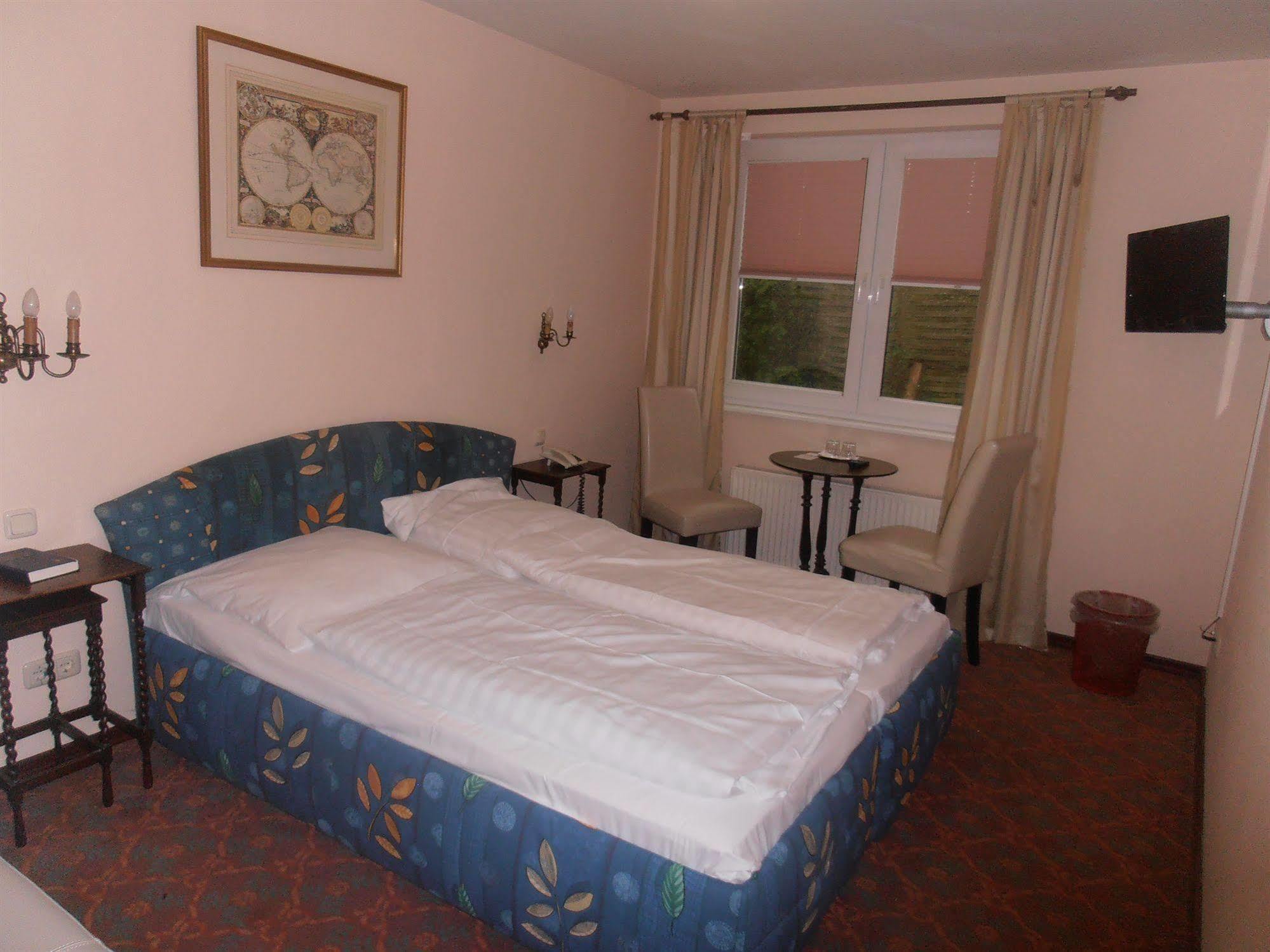 Hotel Hesse Шенефельд Экстерьер фото